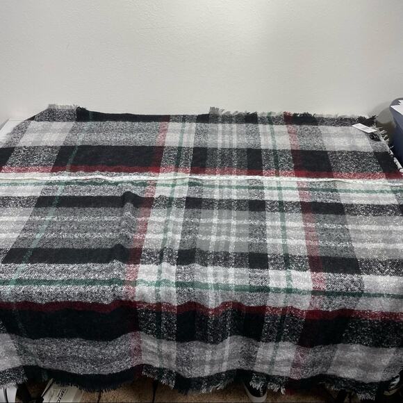 DAVID AND YOUNG Black Plaid Square Scarf  Stylish & Cozy  NWT - Picture 11 of 12